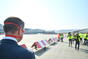Andrej Babiš během čekání na letadlo se zdravotnickými pomůckami, 20. března 2020.