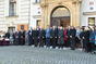Premiér uctil společně se zaměstnanci ÚV ČR minutou ticha památku obětí teroristických útoků ve Francii, 16. listopadu 2015.