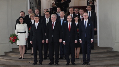 29. ledna 2014: Prezident Miloš Zeman jmenoval novou vládu Bohuslava Sobotky, složenou z koaličních stran ČSSD, ANO, KDU-ČSL.