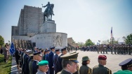 Premiér Petr Fiala uctil u památníku na Olšanských hřbitovech památku padlých vojáků Rudé armády, 8. května 2022.