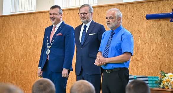 Premiér Petr Fiala zahájil školní rok v základní škole v Ostrově na Karlovarsku, 1. září 2022.