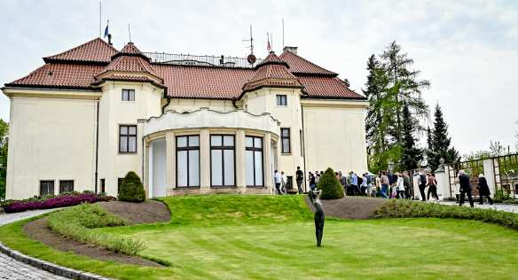 Návštěvníci si po roční přestávce mohli znovu prohlédnout Kramářovu vilu, 1. května 2022.