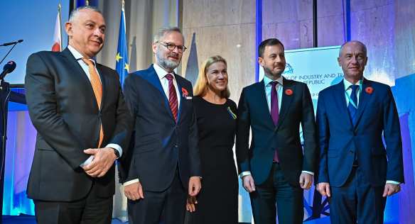 Premiéři Petr Fiala a Eduard Heger se v Praze zúčastnili zahájení Evropského jaderného fóra, 11. listopadu 2022.