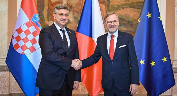 Společné foto premiérů České republiky Petra Fialy a Chorvatska Andreje Plenkoviće, 7. července 2022.