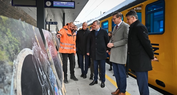 Premiér P. Fiala a ministr dopravy M. Kupka se zúčastnili slavnostního zprovoznění modernizované trati mezi Blanskem a Adamovem, 10. prosince 2022.