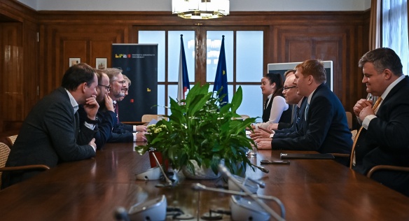 Premiér Petr Fiala s ministrem zdravotnictví Vlastimilem Válkem probírali dosavadní plnění úkolů resortu, 22. listopadu 2022.