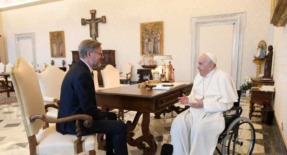 Předseda vlády Petr Fiala během setkání s papežem Františkem, 9. června 2022. Zdroj: Vatican media.