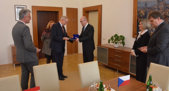 Premiér Bohuslav Sobotka přijal ve středu 4. listopadu 2015 velvyslance Rakouska.