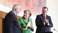 Český premiér a německá kancléřka mluvili se studenty o Evropské unii
