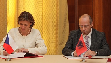Podpis Ujednání mezi MŠMT ČR a MŠMT Albánské republiky o spolupráci v oblasti školství a vědy, 16. dubna 2012