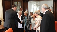 Předseda vlády Petr Nečas se v úterý 26. června 2012 setkal v Kramářově vile s několika pamětníky lidických a ležáckých událostí