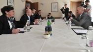 Předseda vlády Bohuslav Sobotka jednal s vedením společnosti Vipap, 14. dubna 2015.