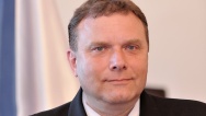 Státním tajemníkem Úřadu vlády ČR byl v pondělí 20. dubna 2015 jmenován Petr Špirhanzl.