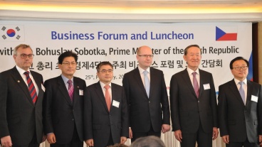 Řečníci zahájení podnikatelského fóra v Soulu, 25. února 2015.