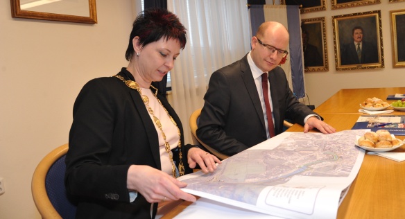 Předseda Vlády Bohuslav Sobotka se setkal se starostkou města Hodonín, 2. března 2015.