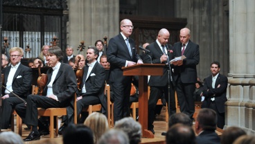 Premiér Sobotka pronesl slavnostní projev před koncertem České filharmonie v Národní katedrále ve Washingtonu, 17. listopadu 2014. 