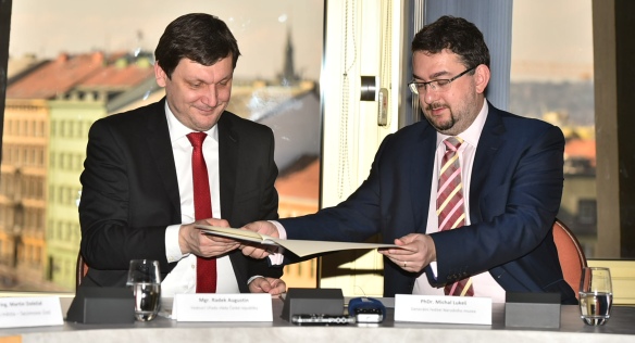 Vedoucí úřadu vlády Radek Augustin podepsal memorandum o navázání spolupráce s Národním muzeem, 15. března 2018.