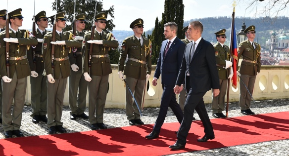 Předseda vlády Andrej Babiš se setkal se slovenským premiérem Peterem Pellegrinim, 11. dubna 2018.