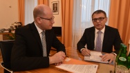 Předseda vlády Bohuslav Sobotka jednal s ministrem zahraničních věcí Lubomírem Zaorálkem, 15. listopadu 2016.