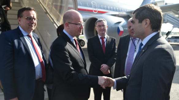 Přílet předsedy vlády Bohuslav Sobotka na oficiální návštěvu Moldavské republiky, 9. června 2016.