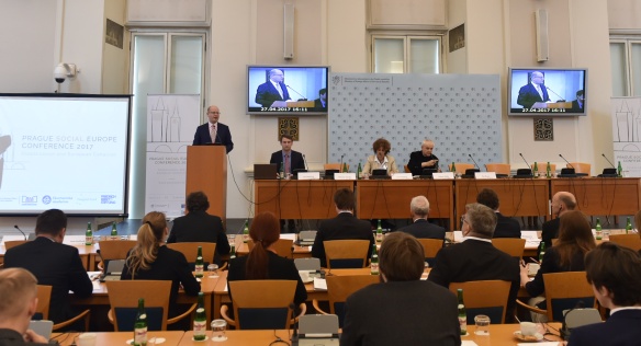 Premiér Bohuslav Sobotka zahájil druhý ročník konference Prague Social Europe, 27. dubna 2017 v Černínském paláci.