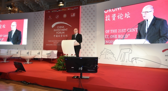 Předseda vlády Bohuslav Sobotka zahájil v úterý 10. listopadu 2015 na Pražském hradě mezinárodní konferenci China Investment Forum.