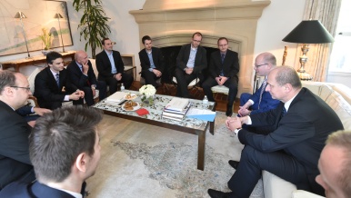 Předseda vlády Bohuslav Sobotka se setkal s úspěšnými českými podnikateli v Silicon Valley, 4. dubna 2016.