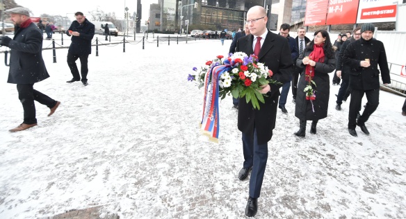 Předseda vlády Bohuslav Sobotka uctil v pondělí 16. ledna 2017 památku Jana Palacha.