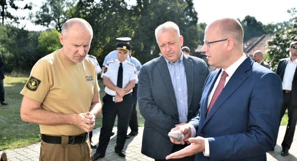 Premiér Sobotka navštívil 17. srpna 2017 lokalitu Bořího lesa u Poštorné. S ministrem vnitra Chovancem jednali o postupu při odstraňování munice.