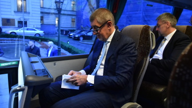 Předseda vlády Andrej Babiš při odjezdu na návštěvu Karlovarského kraje.
