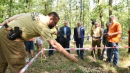 Premiér Sobotka navštívil 17. srpna 2017 lokalitu Bořího lesa u Poštorné. S ministrem vnitra Chovancem jednali o postupu při odstraňování munice.
