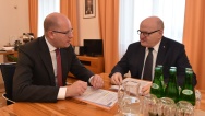 Předseda vlády Bohuslav Sobotka jednal s ministrem kultury Danielem Hermanem, 24. listopadu 2016.