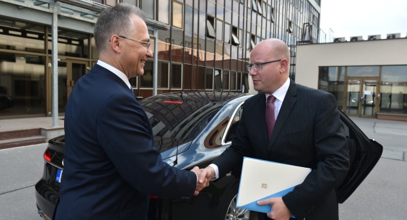 Předseda vlády Bohuslav Sobotka uvedl 15. srpna 2016 do funkce nového ředitele Bezpečnostní informační služby Michala Koudelku.