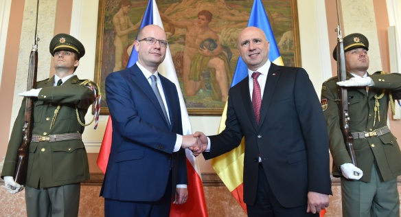 Předseda vlády Bohuslav Sobotka se setkal s premiérem Moldavské republiky Pavlem Filipem, 9. května 2017.