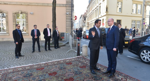 Předseda vlády Bohuslav Sobotka jednal s předsedou vlády Lucemburského velkovévodství Xavierem Bettelem, 10. května 2017.