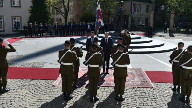 Předseda vlády Bohuslav Sobotka jednal s předsedou vlády Lucemburského velkovévodství Xavierem Bettelem, 10. května 2017.