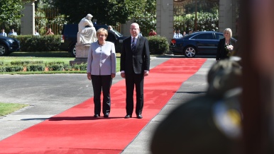 Premiér Bohuslav Sobotka přivítal spolkovou kancléřku Spolkové republiky Německo Angelu Merkelovou, 25. srpna 2016.