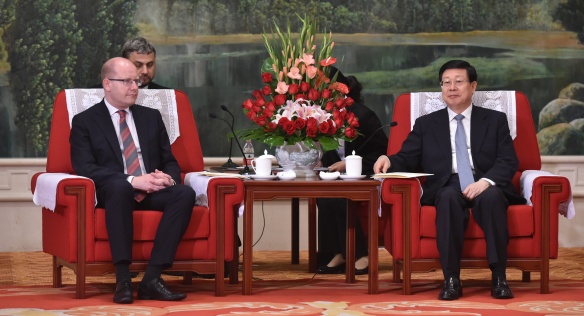 Předseda vlády Bohuslav Sobotka jednal s primátorem Tianjinu panem Huang Xingguo, 18. června 2016.