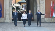 Příchod na jednání předsedů vlád zemí V4 v Královském zámku, 19. června 2017.