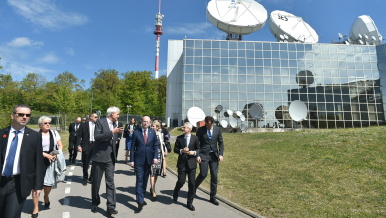 Předseda vlády Bohuslav Sobotka navštívil společnost SES, 11. května 2017.