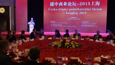 Předseda vlády Bohuslav Sobotka vystoupil na podnikatelském semináři v Šanghaji, 22. listopadu 2015.