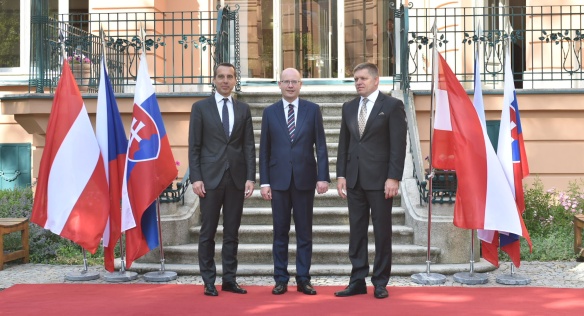 Premiér Sobotka jednal se spolkovým kancléřem Rakouska Kernem a premiérem Slovenska Ficem, 22. června 2017.