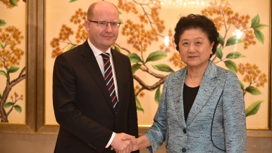 Předseda vlády Bohuslav Sobotka jednal s místopředsedkyní Státní rady ČLR paní Liu Yandong, 19. června 2016.