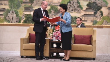Předseda vlády Bohuslav Sobotka jednal s místopředsedkyní Státní rady ČLR paní Liu Yandong, 20. června 2016.
