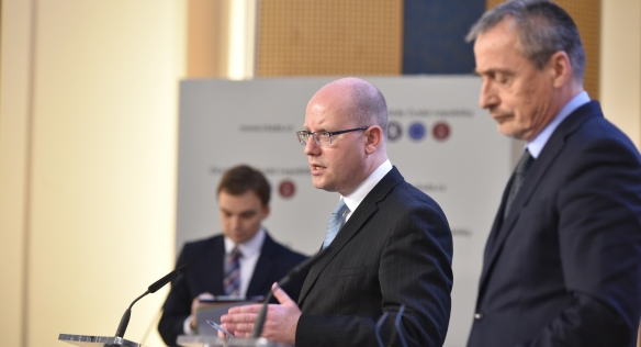 Bilanční schůzka předsedy vlády Bohuslava Sobotky s ministrem obrany Martinem Stropnickým, 29. listopadu 2016.
