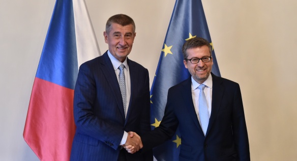 Premiér Babiš s eurokomisařem Moedasem v Hrzánském paláci, 14. června 2018.
