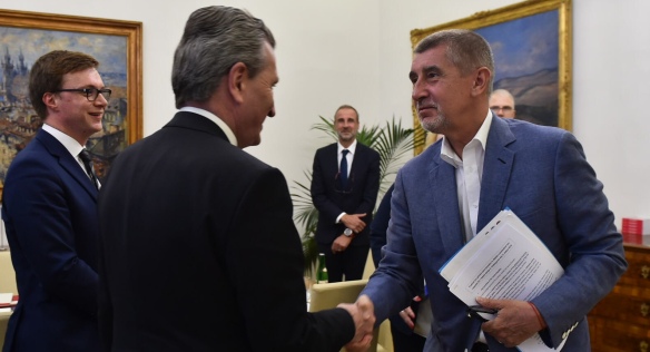Předseda vlády Andrej Babiš jednal s komisařem pro rozpočet a lidské zdroje Güntherem Oettingerem, 5. dubna 2018.