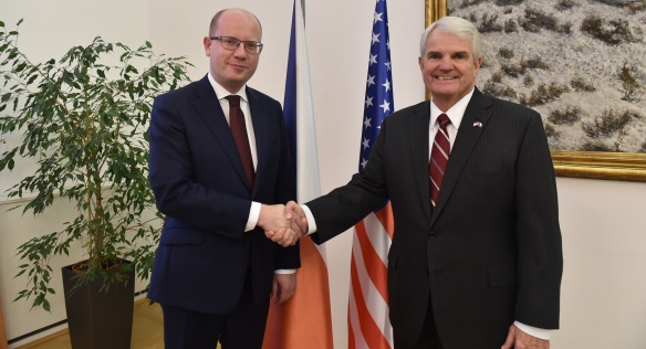 Předseda vlády Bohuslav Sobotka jednal s americkým velvyslancem Stephenem B. Kingem, 11. prosince 2017.