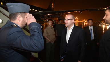 Odlet zvláštního letadla předsedy vlády Bohuslava Sobotky ze Šanghaje do Prahy, 20. června 2016.
