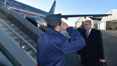  Předseda vlády Bohuslav Sobotka odletěl zvláštním letadlem z Prahy do Stockholmu, 3. listopadu 2016.